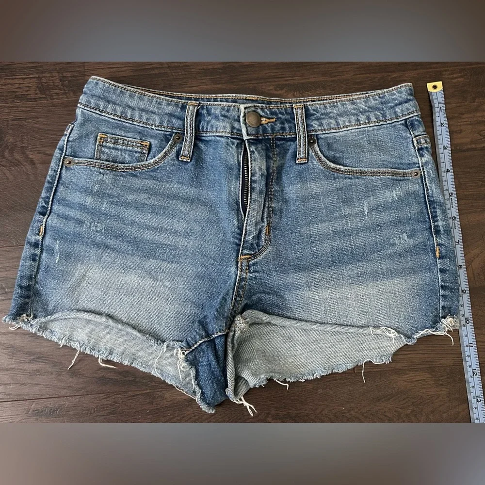 Universal Thread Medium-Wash Distressed High-Rise Cutoff Denim Shorts - Picture 2 of 6